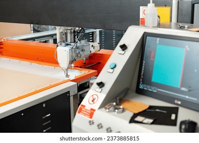 Automatic industrial sewing machine for stitching fabric