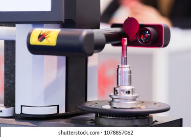Automatic laser machine for precise measurement of part size and quality evaluation