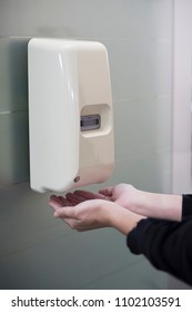 Automatic Liquid Soap Dispenser On Wall