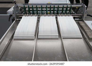Automatic paper folding machine for mailing