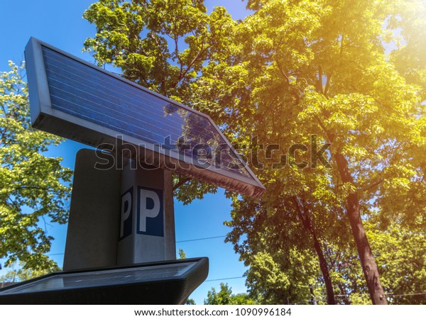 automatic\
parking system equipped with solar\
battery