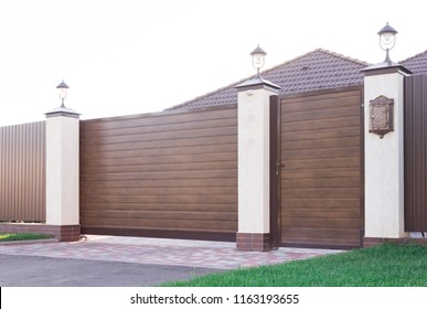 Automatic sliding sliding gates made of wood in a cottage