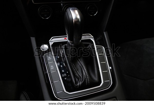 Automatic\
transmission, DSG Direct-shift\
gearbox.