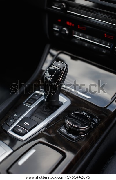 Automatic\
transmission gear shift in modern car close\
up.