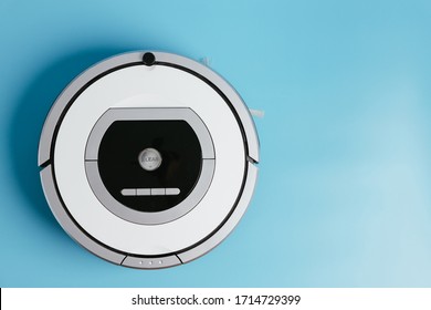 Automatic vacuum cleaner. Wireless Vacuum Cleaner. Smart cleaning technology isolated. Round. Top view.