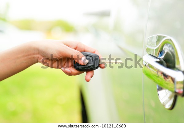 Automobile Controlled Signal\
Key