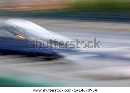 Automobile driving fast in an urban road