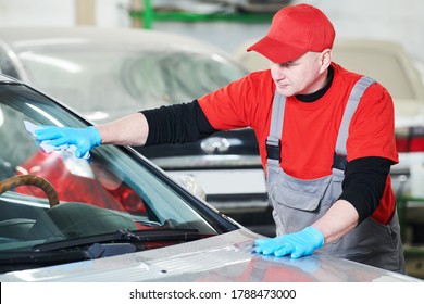 Automobile Windshield Glass Repair Service. Car Glass Or Chip Crack Repairing