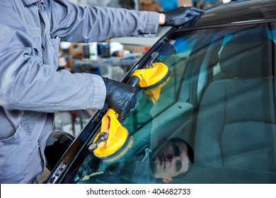 automobile windshield or windscreen replacement