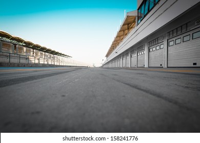auto-motor speedway garage