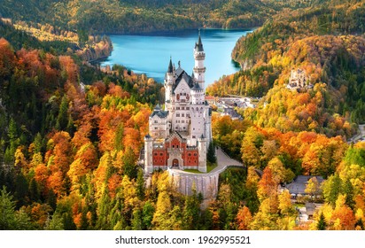 Autumn in the Bavarian Alps, Neuschwanstein Castle – the jewel of Germany.