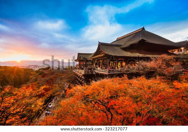 京都 清水寺秋色 の写真素材 今すぐ編集