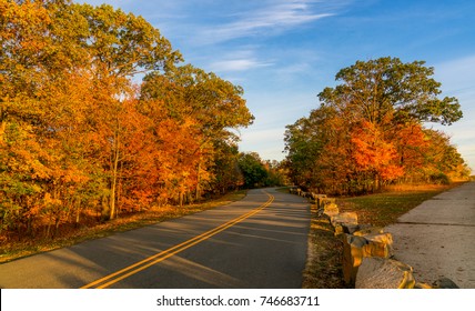 Autumn Colors Changing Along Hudson River, New Jersey, USA