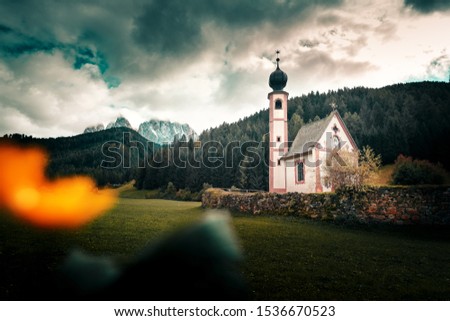 Foto Bild die kirche im dorf…