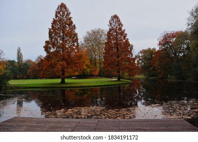 Autumn In Het Park In Rotterdam. Beautiful Fall Park With Colorful Trees And Lake.