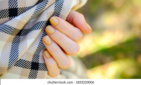 Autumn Leaves And Bordeaux Nails. Nails And Autumn Leaves