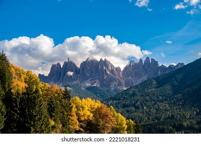Autumn morning in St. Magdalena village with Odle range. Location Val di Funes (Villnob), Dolomite alps, Trentino-Alto Adige, Italy, Europe. Fantastic photo wallpaper. Golden  forest foreground