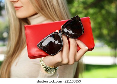 Autumn Outdoor Fashion Young Woman Hold Red Purse In Hand With Black Trendy Sunglasses