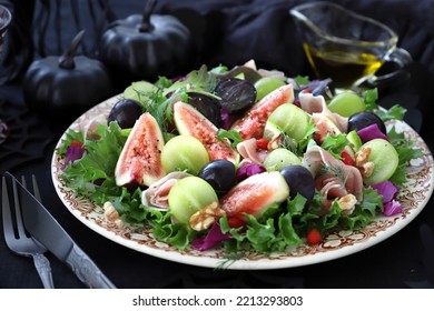 Autumn Salad With  Fig And Grape On Plate