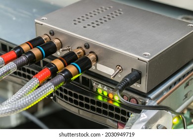 The AV cables are connected to a digital amplifier. The digital signal converter is in the rack. The multimedia equipment works in the server room.