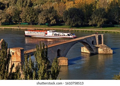 Avignon Bridge, Pont Saint-Bénézet, Provence France