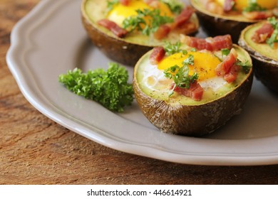 Avocado Egg Boats With Bacon