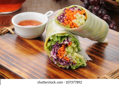 Avocado Lettuce Wraps With Sauce