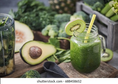 Avocado,kiwi,pineapple And Spinach Smoothie.