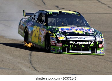 AVONDALE, AZ - NOV 7 - Travis Kvapil (28) Competes In The NASCAR Sprint Cup Series At The Phoenix International Raceway On November 7, 2008 In Avondale, Arizona.