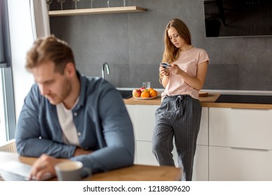 fair haired housewife enjoys rubbing Sex Pics Hd