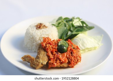 Ayam Geprek Geprek Chicken Typical Indonesian Stock Photo 1952128804 ...