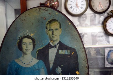 AYUTTHAYA, THAILAND -FEBRUARY 16, 2018: Vintage Portrait Depicting Young Queen Elizabeth II And Prince Philip On A Vintage Tray 