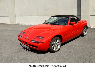 Azzida, Italy. July, 3 2021. BMW Z1,german Sport Car Of Late Eighties, On The Roadside, Waiting To Participate In A Collector's Car Auto Gathering 