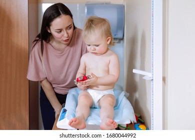 Bebe Sur Balance Images Photos Et Images Vectorielles De Stock Shutterstock