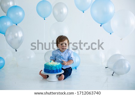 Baby boy eat blue smash cake