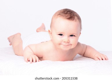 3,078 Baby nappy crawling Images, Stock Photos & Vectors | Shutterstock