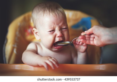 baby cry, capricious, refuse to eat is not hungry