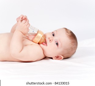 Bebe Tomando Biberon Imagenes Fotos De Stock Y Vectores Shutterstock