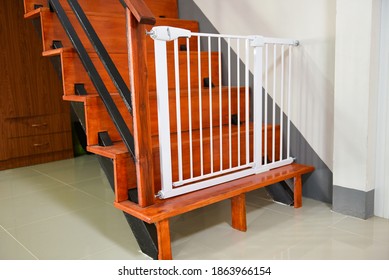 Baby Gate Safety Door, White Fence For Safety Children On Stairs Or Dog Gate 