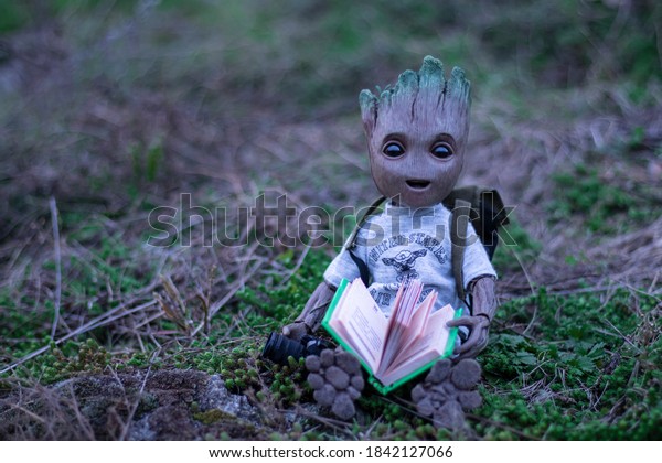 Baby Groot Travels Through Still Green Photo De Stock Modifiable