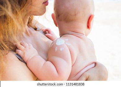 Baby At Hands Mother Vacation Sea Coast Protective Cosmetic Cream For Moisture Preservation Drawing Sing Sun At Gentle Skin Shoulder Infant Sunny Day Selective Focus