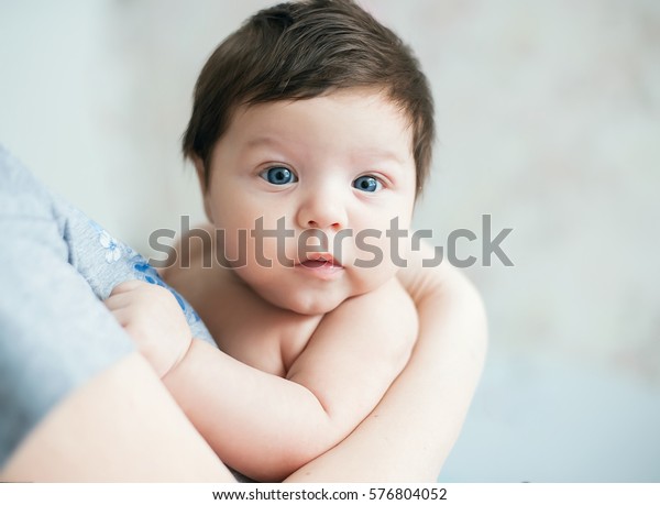 Baby Newborn Baby Cute Blueeyed Dark Stockfoto Jetzt