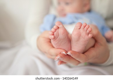 The Baby On Hands At Mum