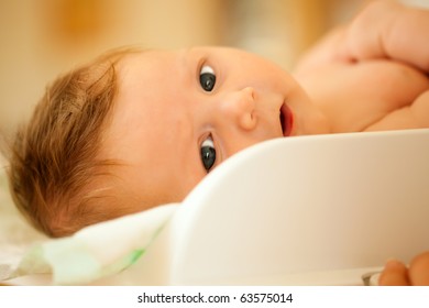 Bebe Sur Balance Images Photos Et Images Vectorielles De Stock Shutterstock