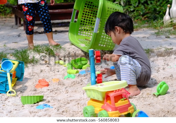 Baby play on sand\
