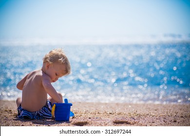 41,149 Baby playing sand water Images, Stock Photos & Vectors ...