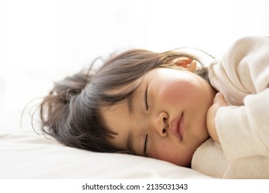 Baby Taking A Nap On A Futon (1 Year 8 Months Old, Japanese, Girl) 