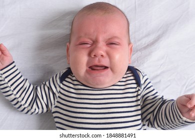 Newborn Baby Boy Crying 스톡 사진 643045552 | Shutterstock