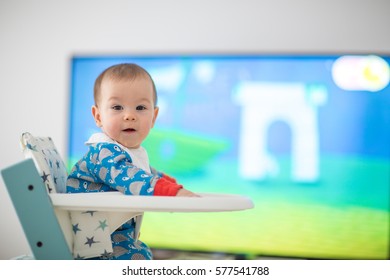 Baby Watching Cartoons On Tv 6 Stock Photo 577541809 | Shutterstock