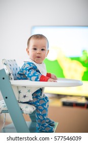 Baby Watching Cartoons On Tv 6 Stock Photo (Edit Now) 577546039